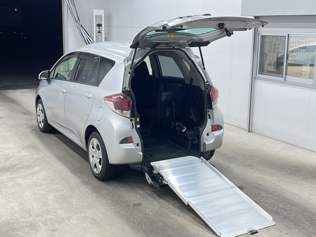 TOYOTA RACTIS 2015