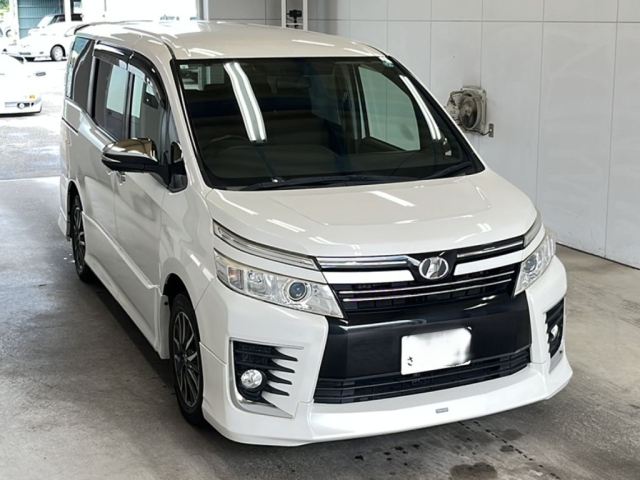 TOYOTA VOXY 2015