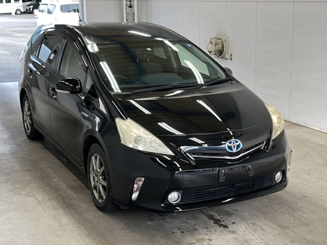 TOYOTA PRIUS ALPHA 2013