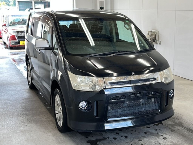 MITSUBISHI DELICA D5 2011