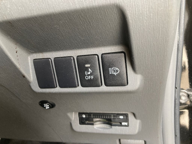 TOYOTA PRIUS ALPHA 2013