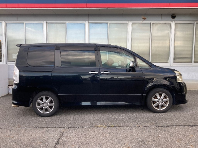 TOYOTA VOXY 2008
