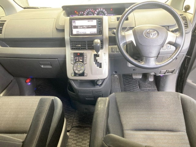 TOYOTA VOXY 2008