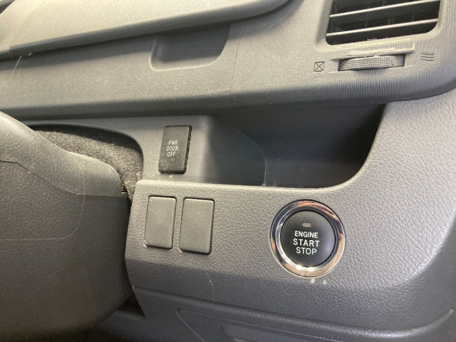 TOYOTA NOAH 2008
