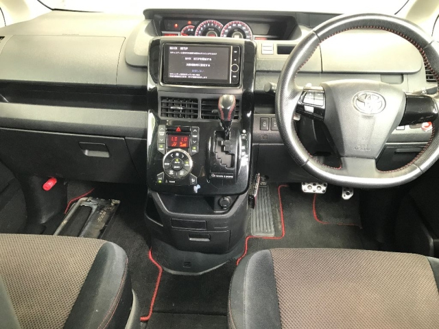 TOYOTA NOAH 2012