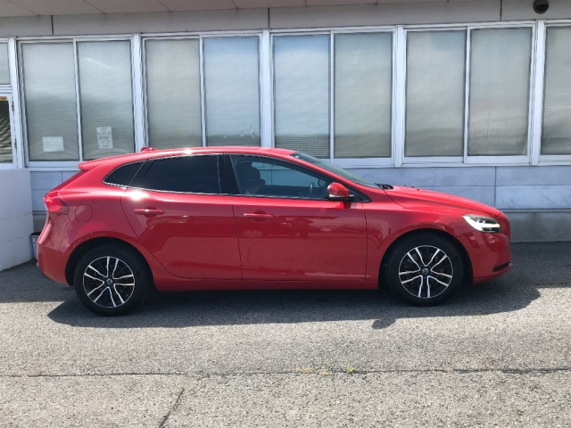 VOLVO V40 2018