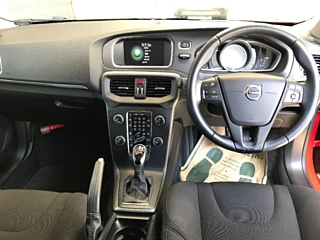 VOLVO V40 2018