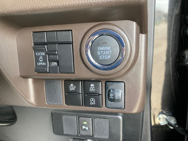 TOYOTA ROOMY 2020