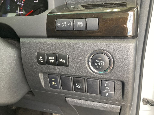 TOYOTA VELLFIRE 2013