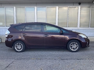 TOYOTA PRIUS ALPHA 2014