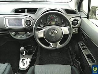 TOYOTA VITZ 2013