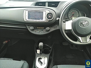 TOYOTA VITZ 2013