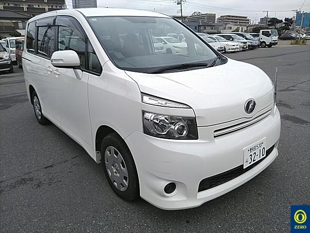 TOYOTA VOXY 2009
