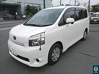 TOYOTA VOXY 2009