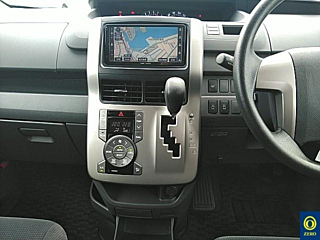 TOYOTA VOXY 2009