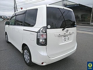TOYOTA VOXY 2009