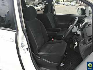 TOYOTA VOXY 2009