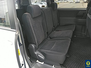 TOYOTA VOXY 2009