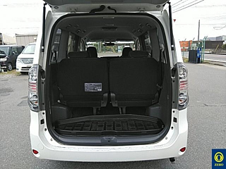 TOYOTA VOXY 2009