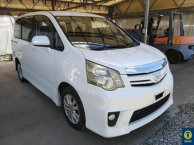 TOYOTA NOAH 2012