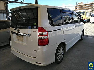 TOYOTA NOAH 2012