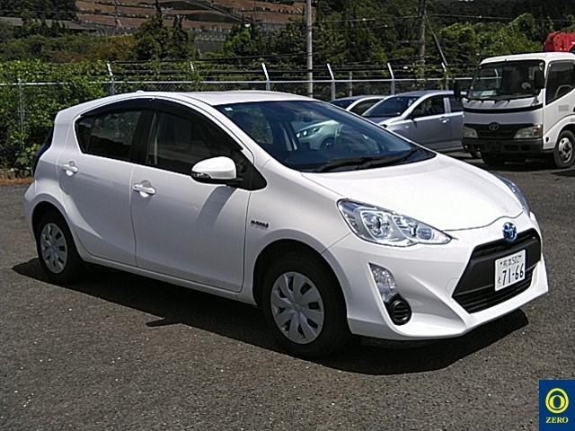 TOYOTA AQUA 2016