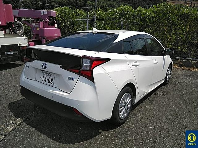 TOYOTA PRIUS 2021
