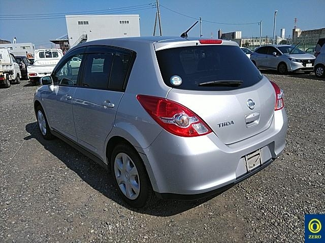 NISSAN TIIDA 2011
