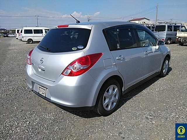 NISSAN TIIDA 2011