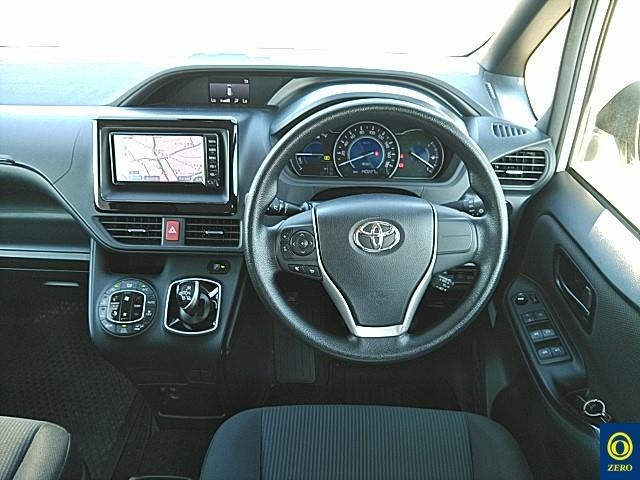 TOYOTA VOXY 2018