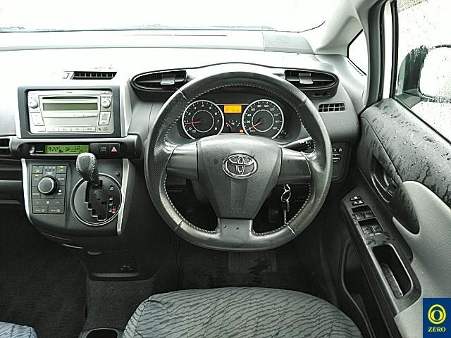 TOYOTA WISH 2010