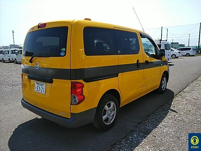 NISSAN NV200 2013