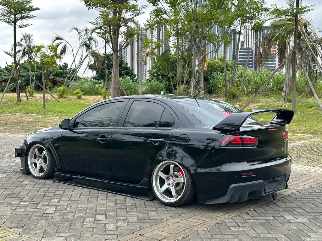 MITSUBISHI LANCER EX 2010