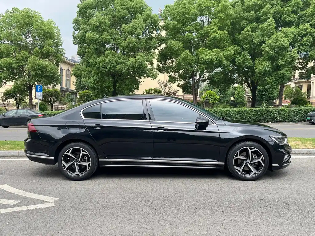 VOLKSWAGEN MAGOTAN 2023