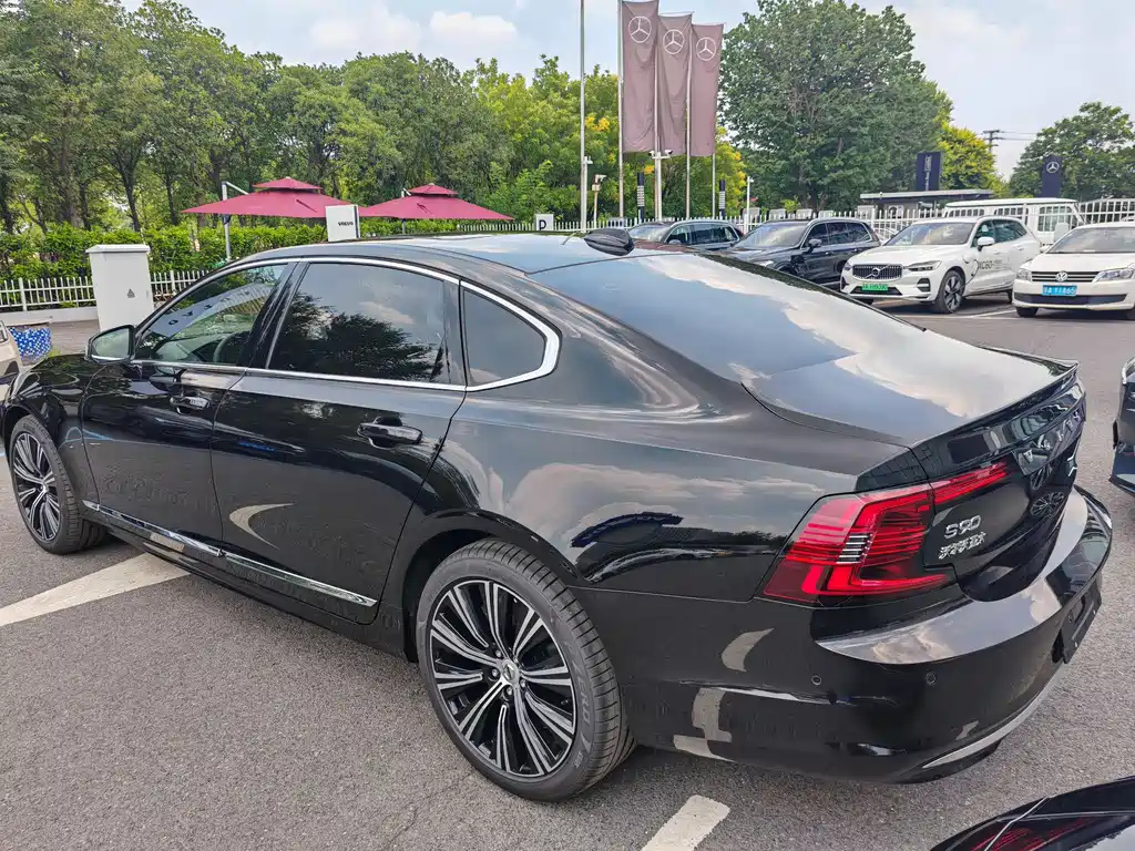VOLVO S90 2025