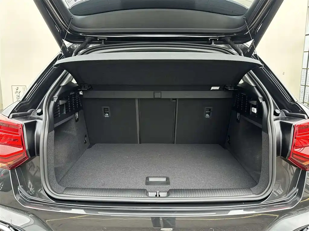 AUDI Q2L 2024
