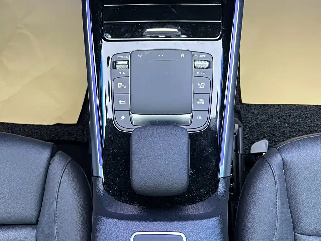 MERCEDES BENZ GLB 2023