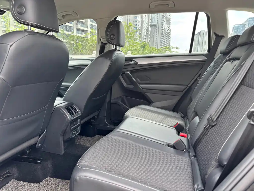 VOLKSWAGEN TIGUAN L 2021