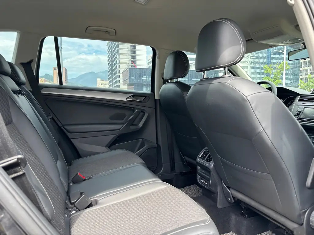 VOLKSWAGEN TIGUAN L 2021