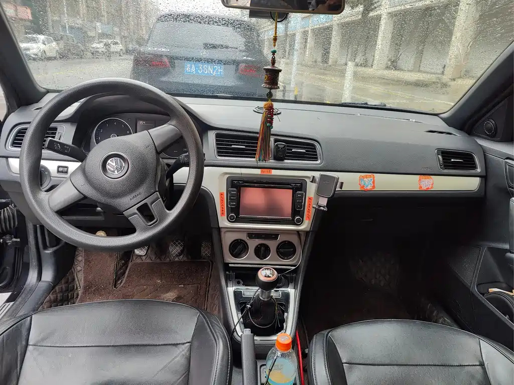 VOLKSWAGEN LAVIDA 2015