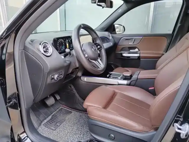 MERCEDES BENZ GLB 2023