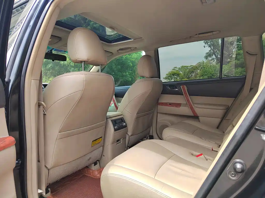 TOYOTA HIGHLANDER 2010