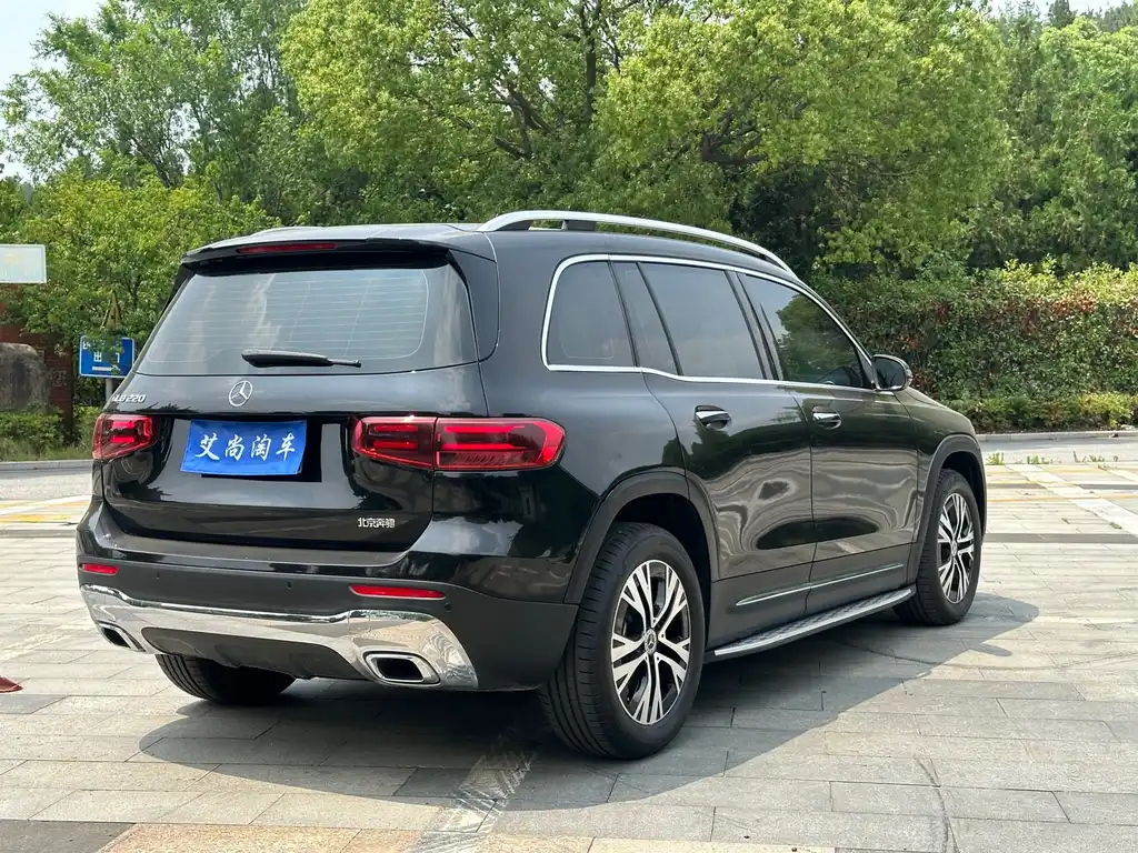 MERCEDES BENZ GLB 2024