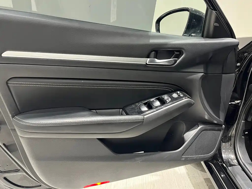 NISSAN TEANA 2022