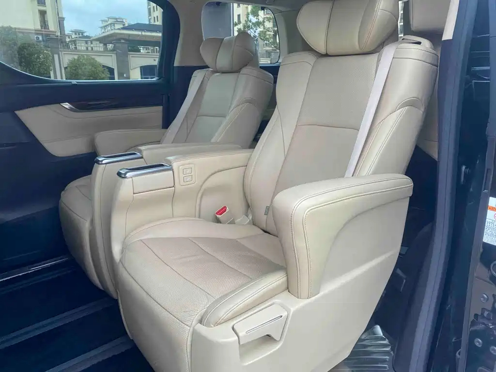 TOYOTA ALPHARD 2018