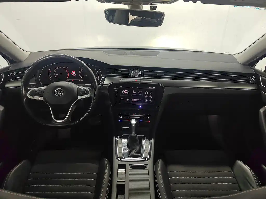 VOLKSWAGEN MAGOTAN 2020