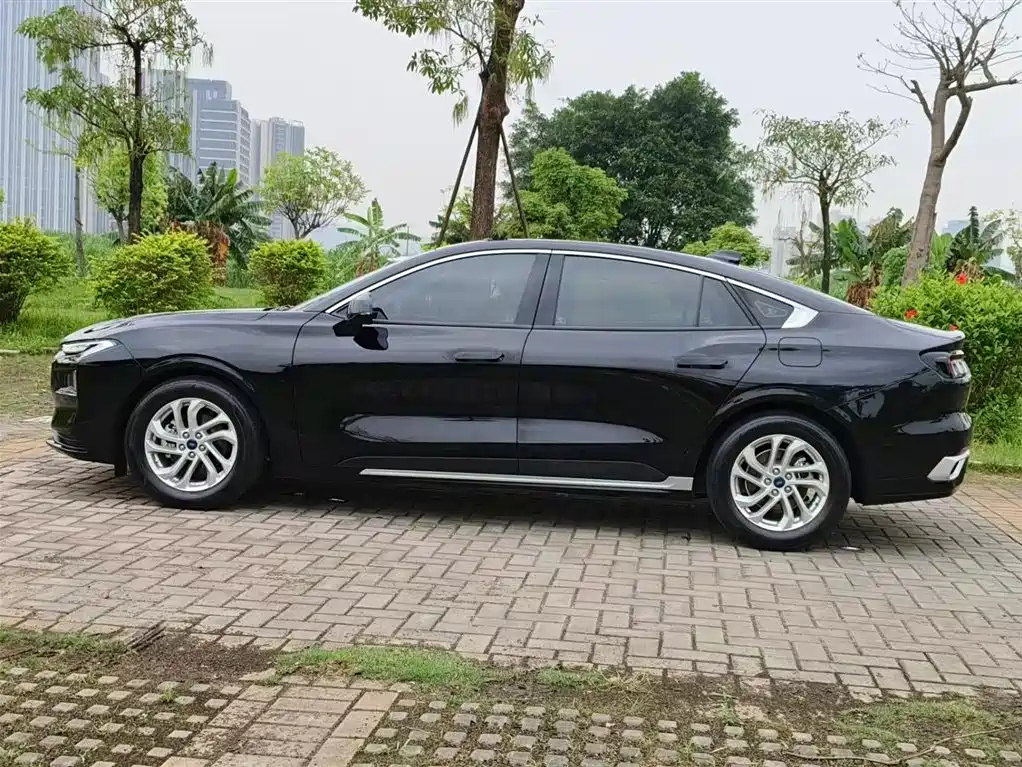 FORD MONDEO 2023
