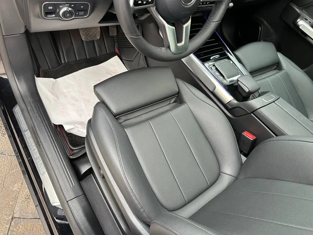 MERCEDES BENZ GLB 2021