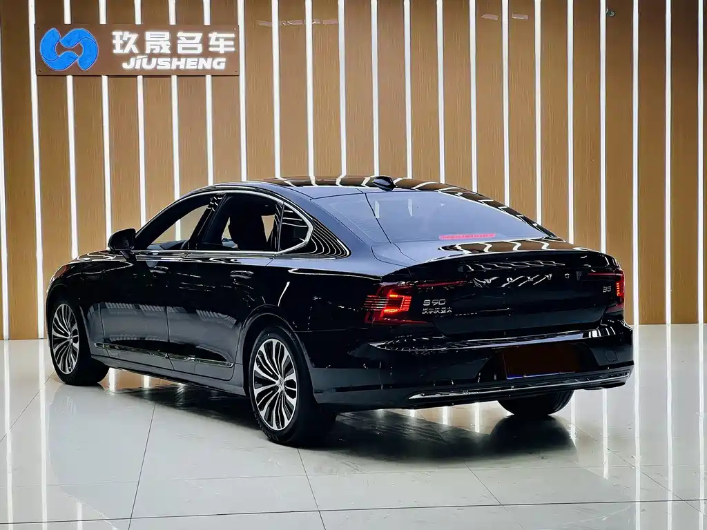 VOLVO S90 2023