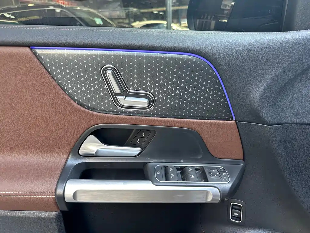 MERCEDES BENZ GLB 2024